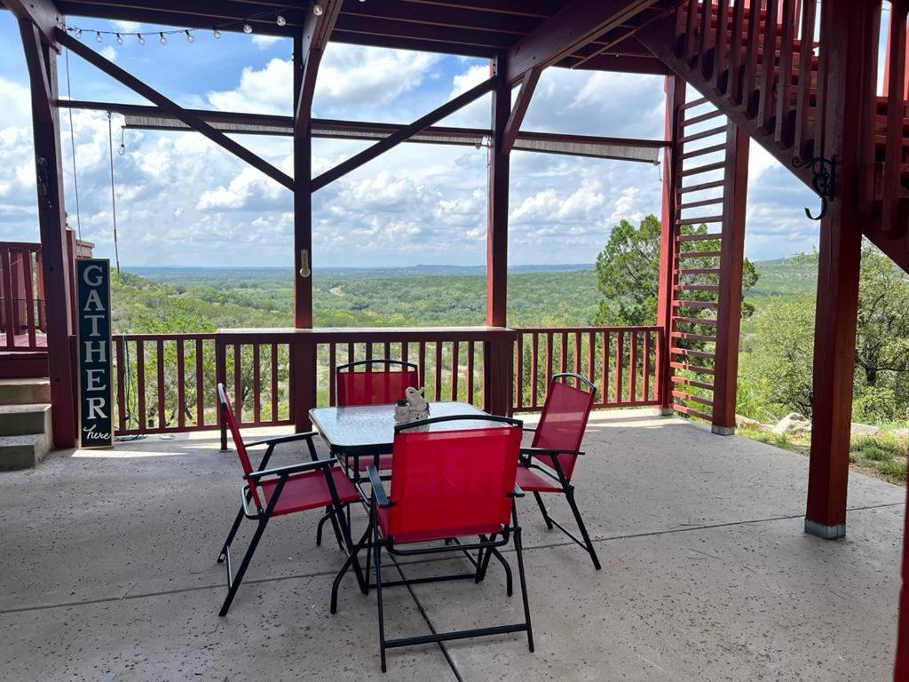 Entire 2Br 2Ba Hilltop View Home Sleeps 7 Pets 4 Acres Jacuzzi Central Ac Kingbeds Free Wifi-Parking Kitchen Washerdryer Starry Terrace Two Sunset Dining Patios Grill Stovetop Oven Fridge Onsitewoodedhiking Wildlife Coveredpatio4Pets & Birds Singing! Marble Falls Bagian luar foto