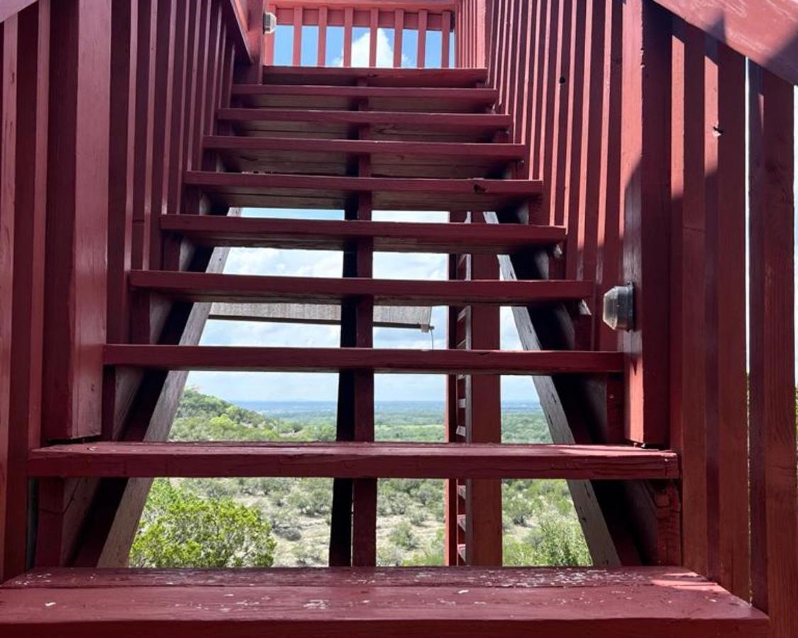 Entire 2Br 2Ba Hilltop View Home Sleeps 7 Pets 4 Acres Jacuzzi Central Ac Kingbeds Free Wifi-Parking Kitchen Washerdryer Starry Terrace Two Sunset Dining Patios Grill Stovetop Oven Fridge Onsitewoodedhiking Wildlife Coveredpatio4Pets & Birds Singing! Marble Falls Bagian luar foto