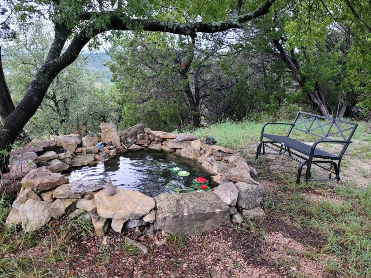 Entire 2Br 2Ba Hilltop View Home Sleeps 7 Pets 4 Acres Jacuzzi Central Ac Kingbeds Free Wifi-Parking Kitchen Washerdryer Starry Terrace Two Sunset Dining Patios Grill Stovetop Oven Fridge Onsitewoodedhiking Wildlife Coveredpatio4Pets & Birds Singing! Marble Falls Bagian luar foto