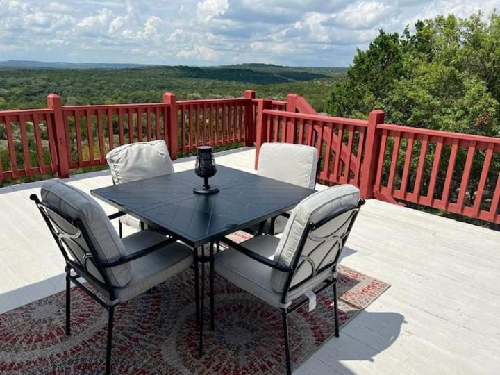 Entire 2Br 2Ba Hilltop View Home Sleeps 7 Pets 4 Acres Jacuzzi Central Ac Kingbeds Free Wifi-Parking Kitchen Washerdryer Starry Terrace Two Sunset Dining Patios Grill Stovetop Oven Fridge Onsitewoodedhiking Wildlife Coveredpatio4Pets & Birds Singing! Marble Falls Bagian luar foto