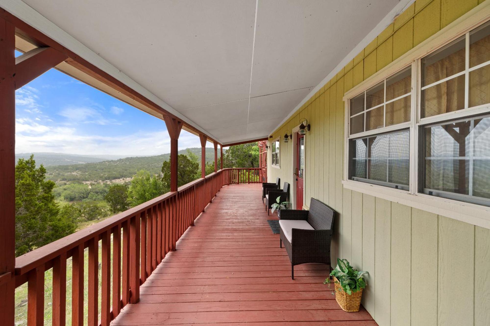 Entire 2Br 2Ba Hilltop View Home Sleeps 7 Pets 4 Acres Jacuzzi Central Ac Kingbeds Free Wifi-Parking Kitchen Washerdryer Starry Terrace Two Sunset Dining Patios Grill Stovetop Oven Fridge Onsitewoodedhiking Wildlife Coveredpatio4Pets & Birds Singing! Marble Falls Bagian luar foto