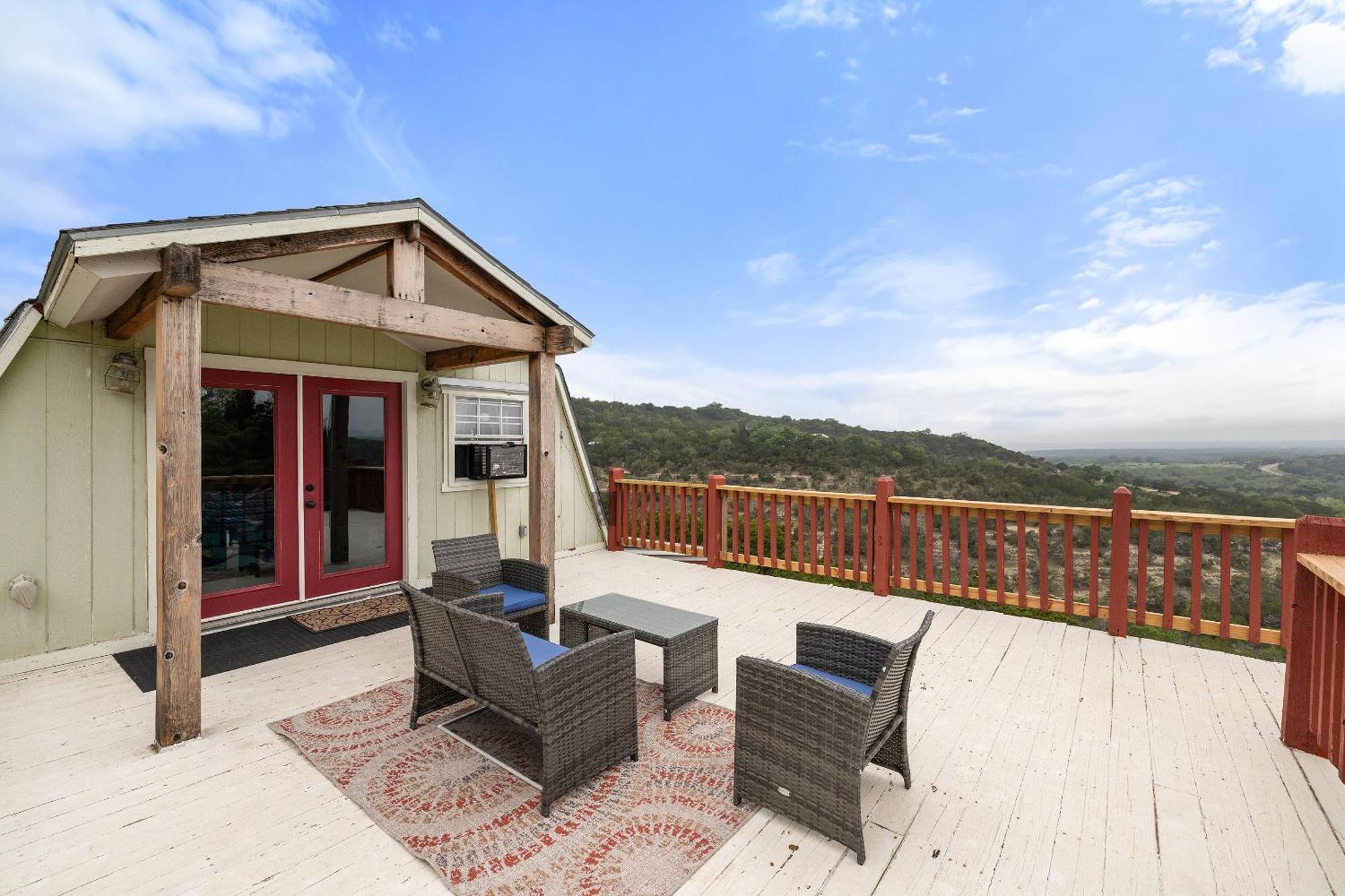 Entire 2Br 2Ba Hilltop View Home Sleeps 7 Pets 4 Acres Jacuzzi Central Ac Kingbeds Free Wifi-Parking Kitchen Washerdryer Starry Terrace Two Sunset Dining Patios Grill Stovetop Oven Fridge Onsitewoodedhiking Wildlife Coveredpatio4Pets & Birds Singing! Marble Falls Bagian luar foto