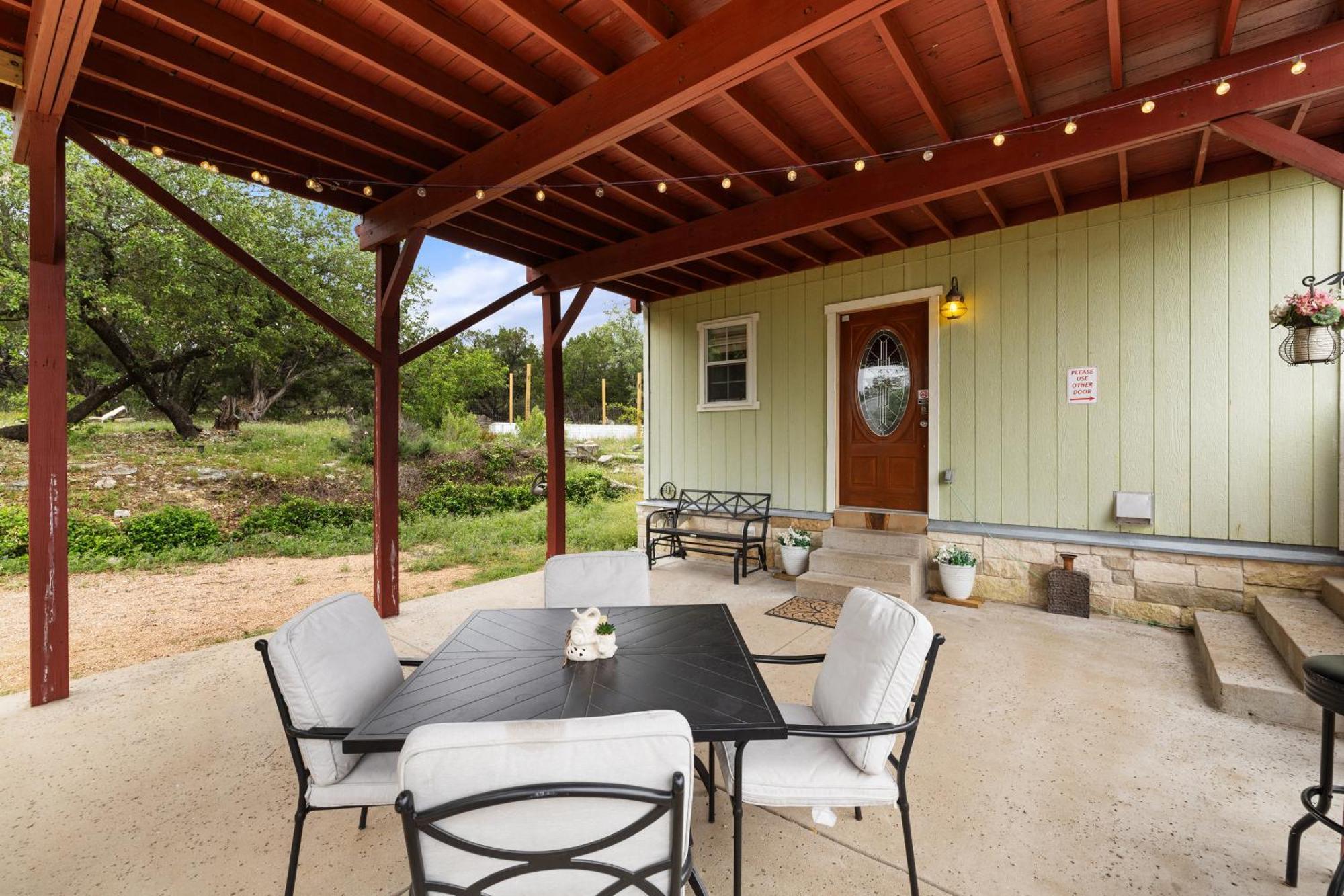 Entire 2Br 2Ba Hilltop View Home Sleeps 7 Pets 4 Acres Jacuzzi Central Ac Kingbeds Free Wifi-Parking Kitchen Washerdryer Starry Terrace Two Sunset Dining Patios Grill Stovetop Oven Fridge Onsitewoodedhiking Wildlife Coveredpatio4Pets & Birds Singing! Marble Falls Bagian luar foto