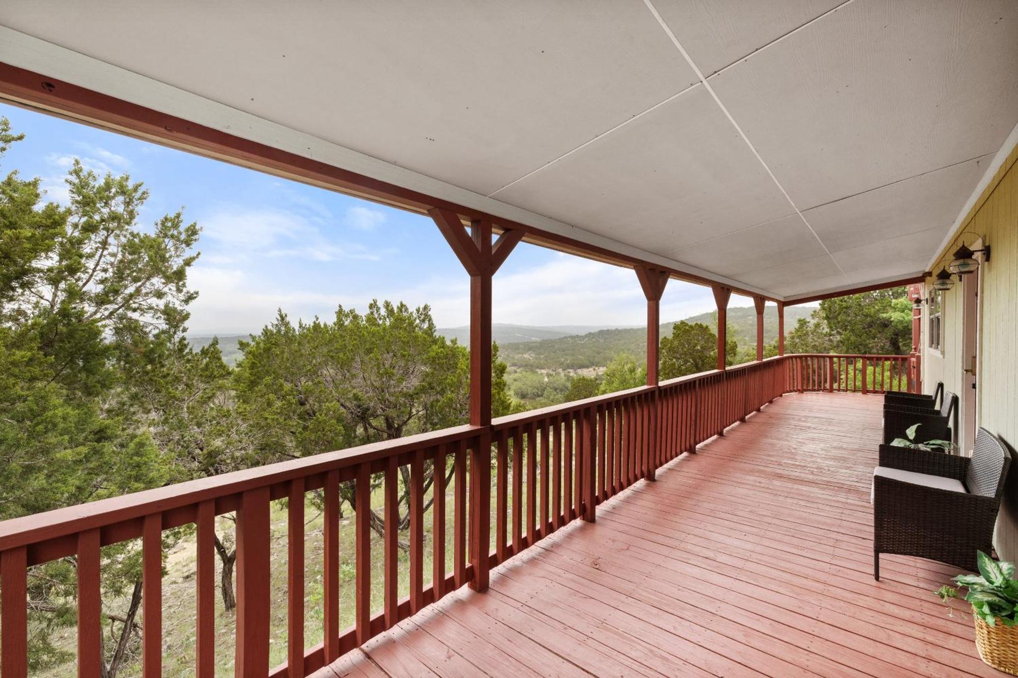 Entire 2Br 2Ba Hilltop View Home Sleeps 7 Pets 4 Acres Jacuzzi Central Ac Kingbeds Free Wifi-Parking Kitchen Washerdryer Starry Terrace Two Sunset Dining Patios Grill Stovetop Oven Fridge Onsitewoodedhiking Wildlife Coveredpatio4Pets & Birds Singing! Marble Falls Bagian luar foto