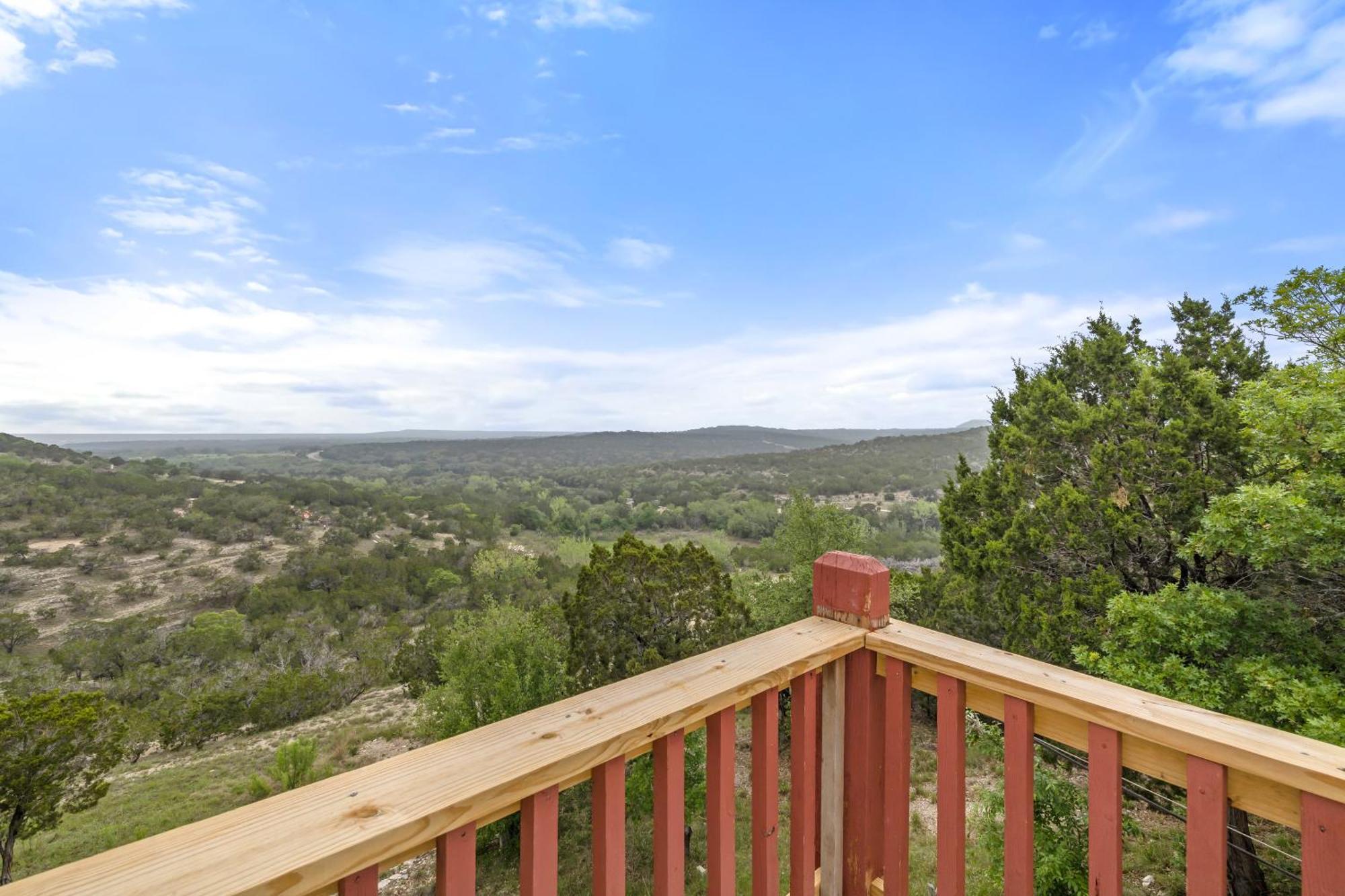 Entire 2Br 2Ba Hilltop View Home Sleeps 7 Pets 4 Acres Jacuzzi Central Ac Kingbeds Free Wifi-Parking Kitchen Washerdryer Starry Terrace Two Sunset Dining Patios Grill Stovetop Oven Fridge Onsitewoodedhiking Wildlife Coveredpatio4Pets & Birds Singing! Marble Falls Bagian luar foto