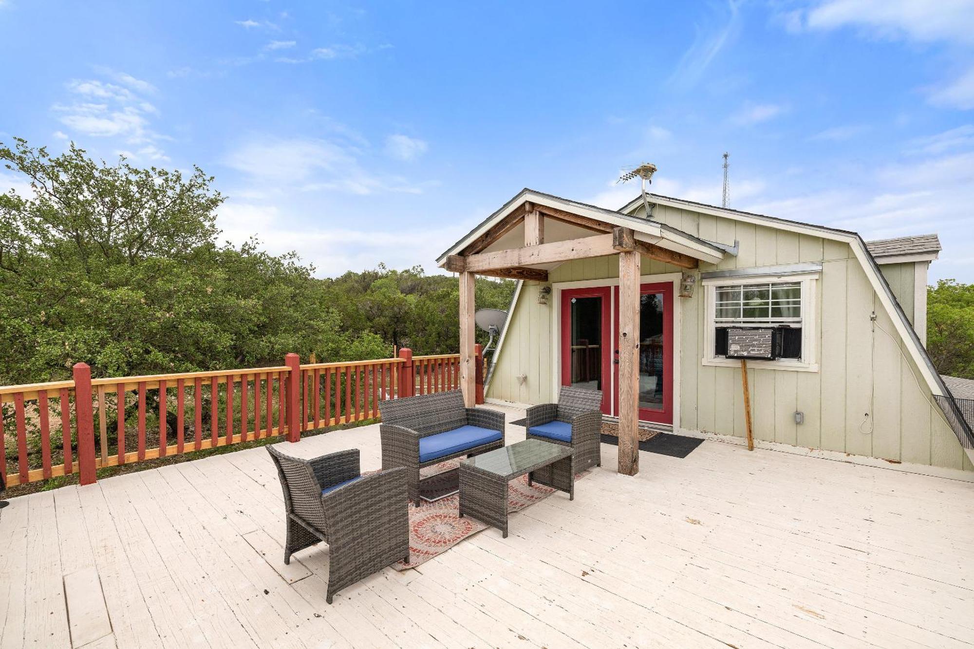 Entire 2Br 2Ba Hilltop View Home Sleeps 7 Pets 4 Acres Jacuzzi Central Ac Kingbeds Free Wifi-Parking Kitchen Washerdryer Starry Terrace Two Sunset Dining Patios Grill Stovetop Oven Fridge Onsitewoodedhiking Wildlife Coveredpatio4Pets & Birds Singing! Marble Falls Bagian luar foto