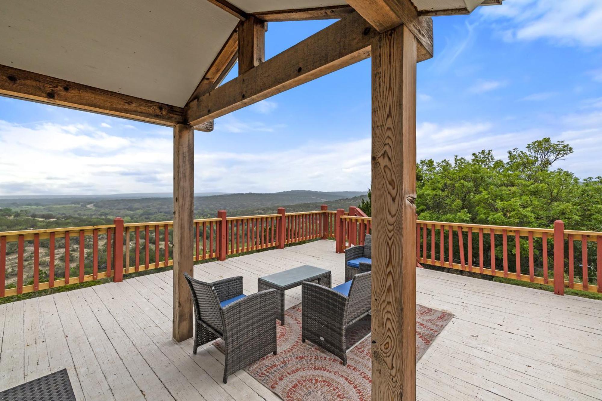 Entire 2Br 2Ba Hilltop View Home Sleeps 7 Pets 4 Acres Jacuzzi Central Ac Kingbeds Free Wifi-Parking Kitchen Washerdryer Starry Terrace Two Sunset Dining Patios Grill Stovetop Oven Fridge Onsitewoodedhiking Wildlife Coveredpatio4Pets & Birds Singing! Marble Falls Bagian luar foto