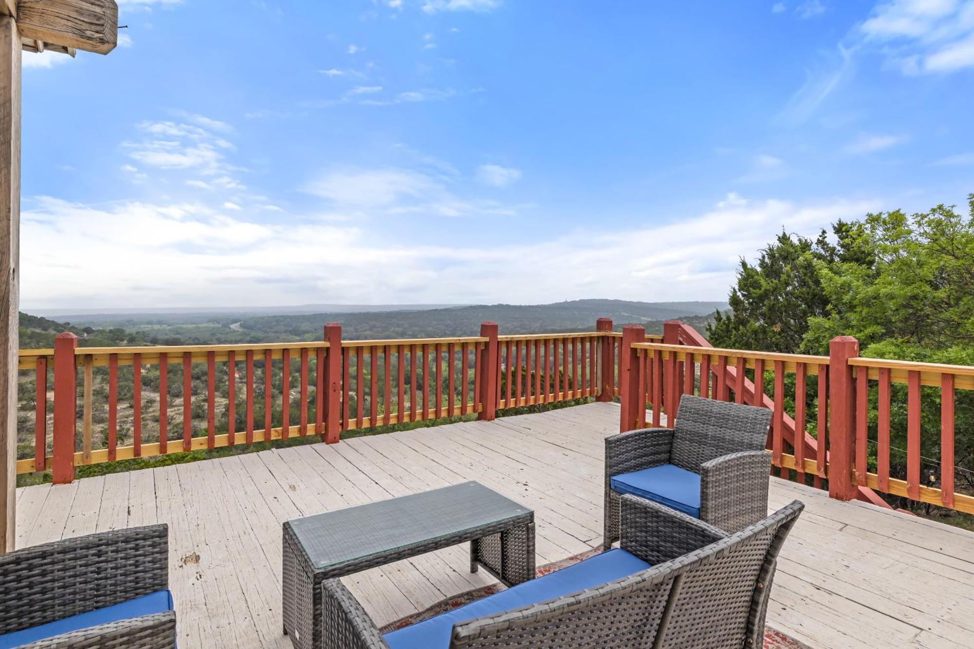 Entire 2Br 2Ba Hilltop View Home Sleeps 7 Pets 4 Acres Jacuzzi Central Ac Kingbeds Free Wifi-Parking Kitchen Washerdryer Starry Terrace Two Sunset Dining Patios Grill Stovetop Oven Fridge Onsitewoodedhiking Wildlife Coveredpatio4Pets & Birds Singing! Marble Falls Bagian luar foto